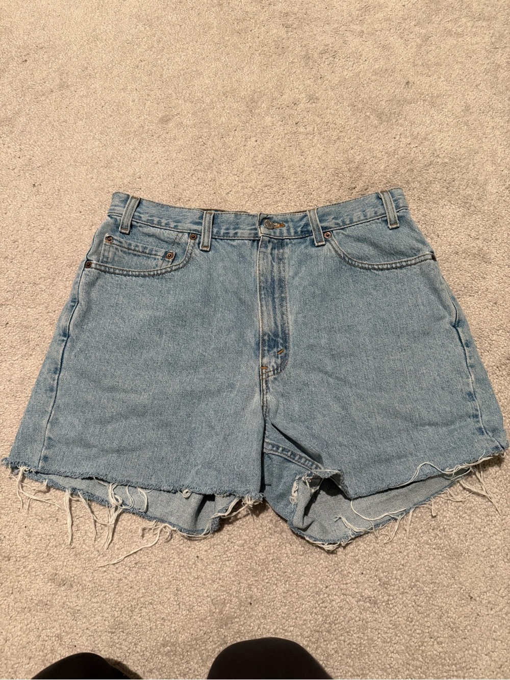 Levis 550 relaxed fit High-Waist Denim Cutoff Shorts